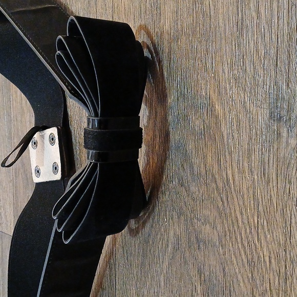 WHBM Black Patent Leather with Suede Bow Belt. - Picture 6 of 13